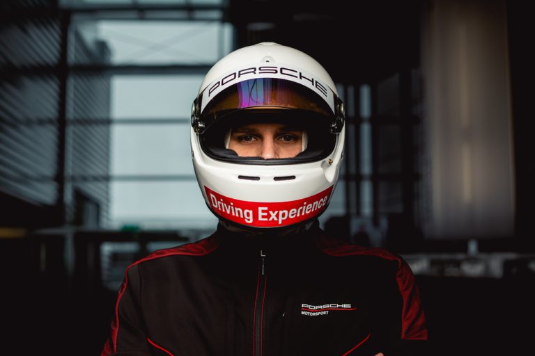 Valters Zviedris kļūst par Latvijas pirmo “Porsche AG” sertificēto individuālās braukšanas instruktoru