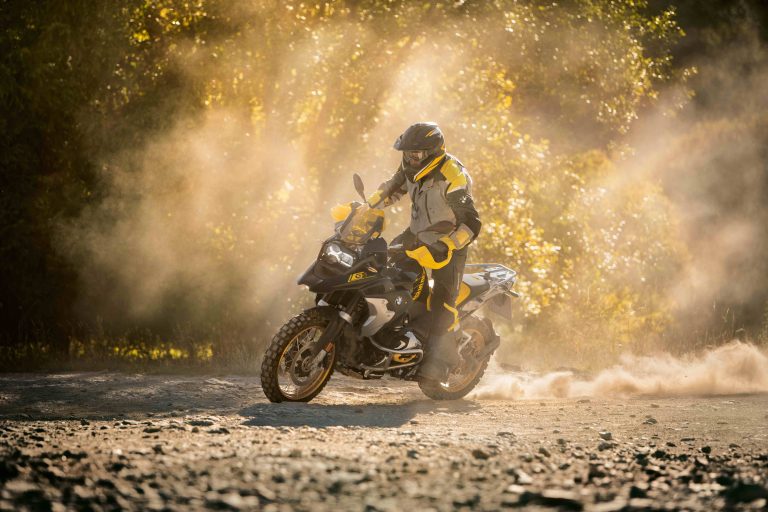 Latvijā ieviests jauns pakalpojums: BMW motociklu noma ar Rent A Ride