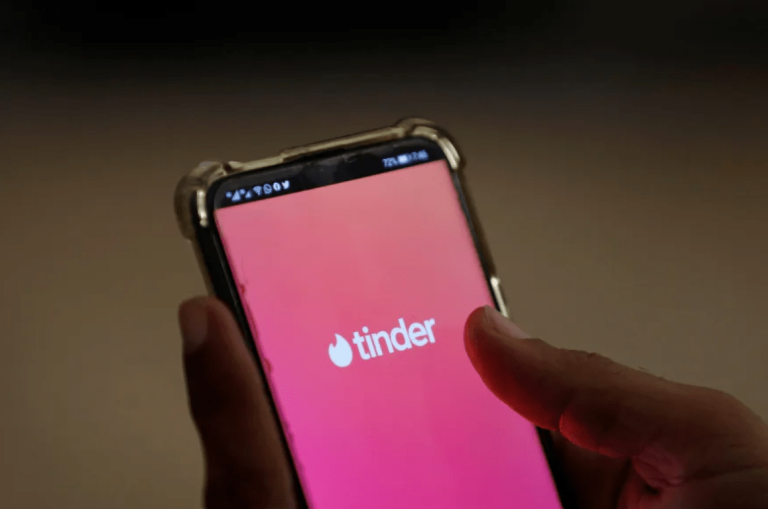 Vairāk nekā gadu pēc kara sākšanās Ukrainā “Tinder” beidzot aiziet no Krievijas