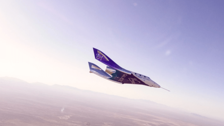 “Virgin Galactic” atgriežas ierindā un jau maija beigās plāno apkalpes misiju