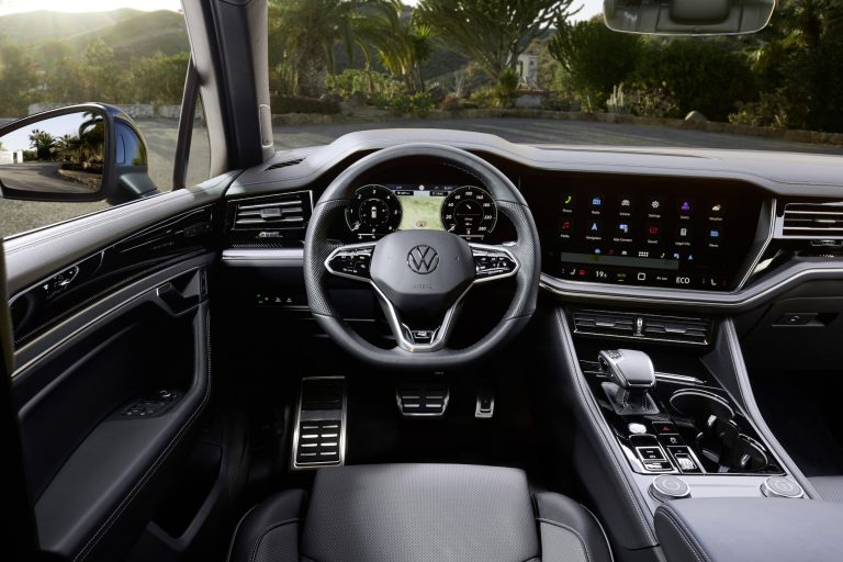 Arī Volkswagen uzsācis pārrunas ar Tesla par NACS spraudņa ieviešanu Ziemeļamerikā