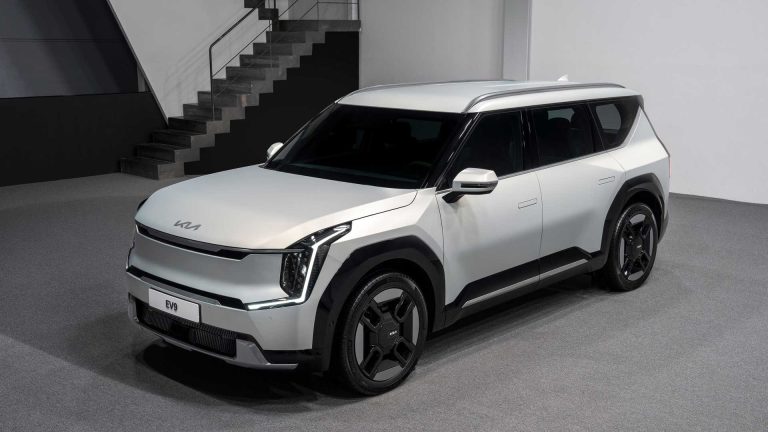 KIA izziņo elektriskā EV9 cenas Eiropā un tās ir lielākas nekā gaidīts