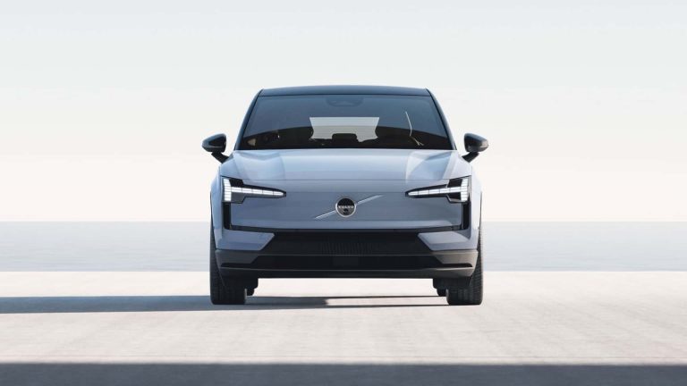 Programmatūras kļūdu dēļ Volvo spiests atlikt EX30 laišanu tirgū