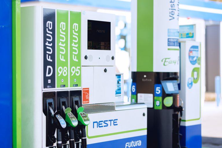 Neste Latvija piedāvā skaidras naudas atlikumu saņemt QR koda formātā