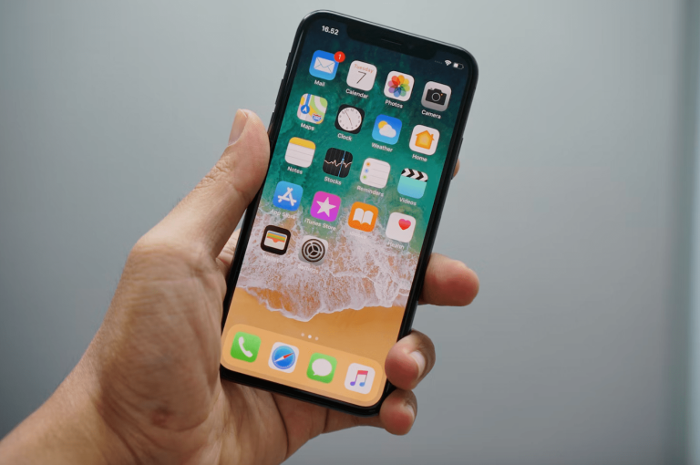Krievija vaino ASV un “Apple” par saviem diplomātiem piederošo “iPhone” uzlaušanu