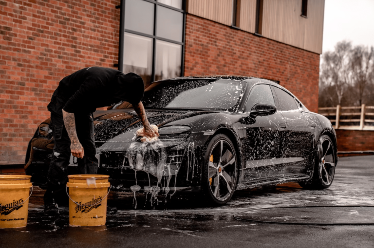 “WashCar” lietotne piedāvā sakopt tavu auto jebkurā vietā un laikā