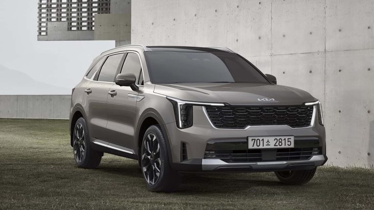Ar jaunu dizainu pie klientiem dodas modernizētais Kia Sorento