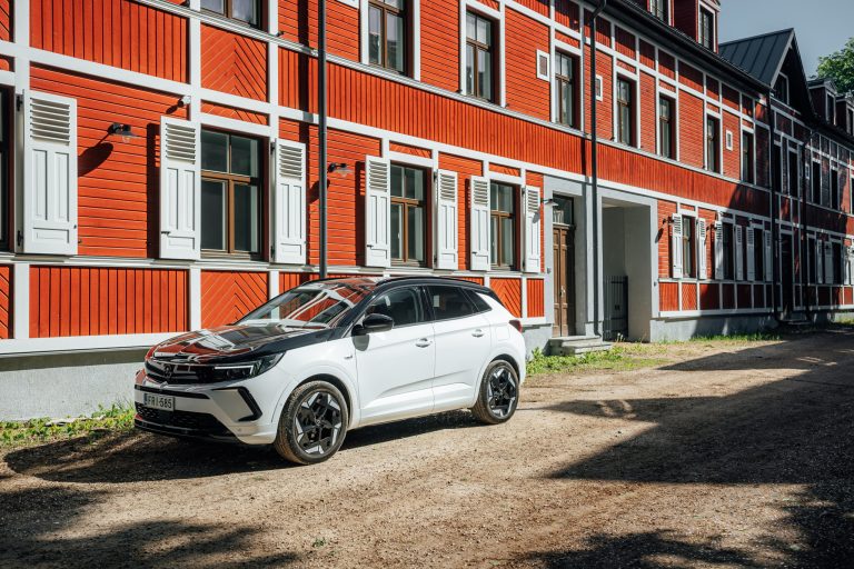 Opel Grandland GSe apskats – ātrs, taču kaut kas pietrūkst