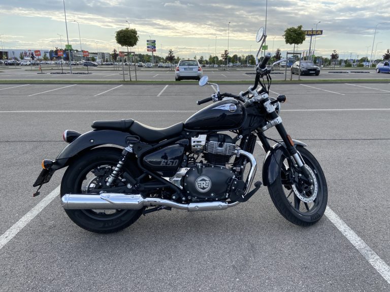 Royal Enfield Super Meteor 650 apskats: miermīlīgais kruīzeris