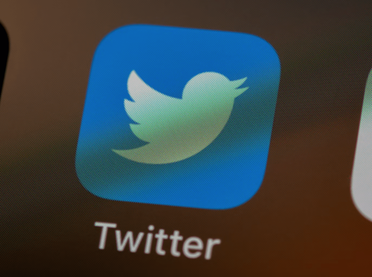 “Twitter Blue” lietotāji tagad var veidot līdz pat 25 000 zīmju garus ierakstus