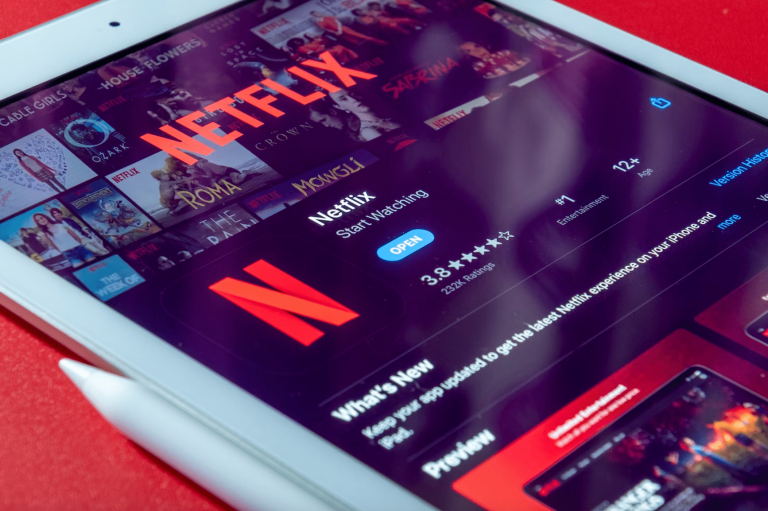 “Netflix” sāk likvidēt savu lētāko abonementa plānu bez reklāmām