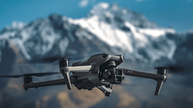 DJI izziņo “Air 3” – labāko dronu iesācējiem