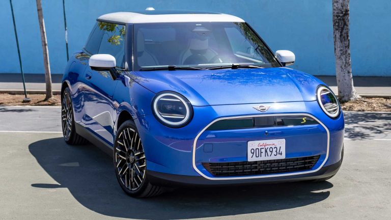 Publicēti pirmie attēli ar jaunā Mini Cooper salonu