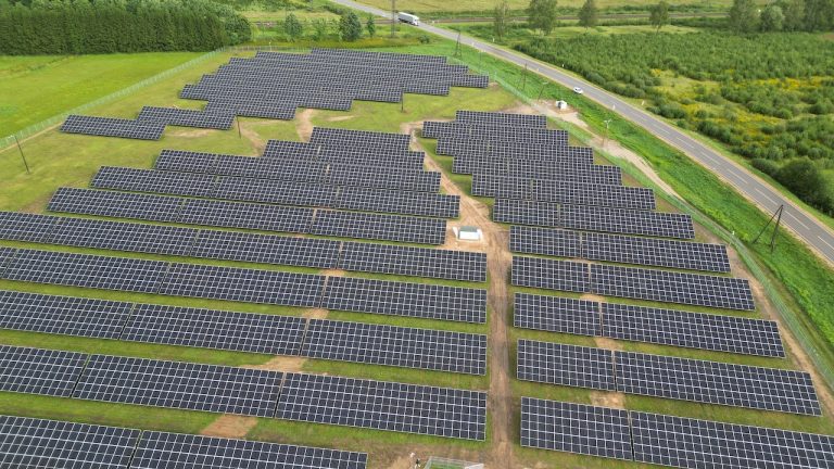 Inčukalnā uzbūvēta lielākā saules elektrostacija Siguldas novadā