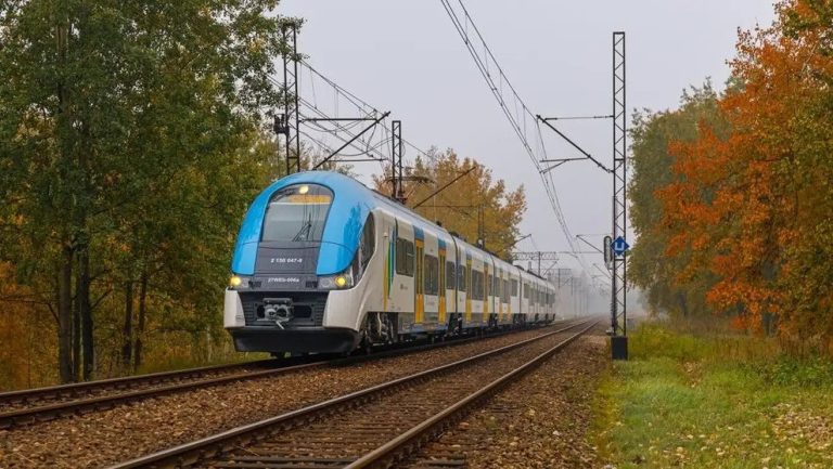 Vienkāršs radio uzbrukums Polijā apstādinājis vilcienus