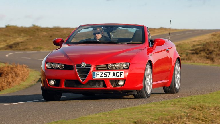 Alfa Romeo kaļ plānus par elektrisku kabrioletu