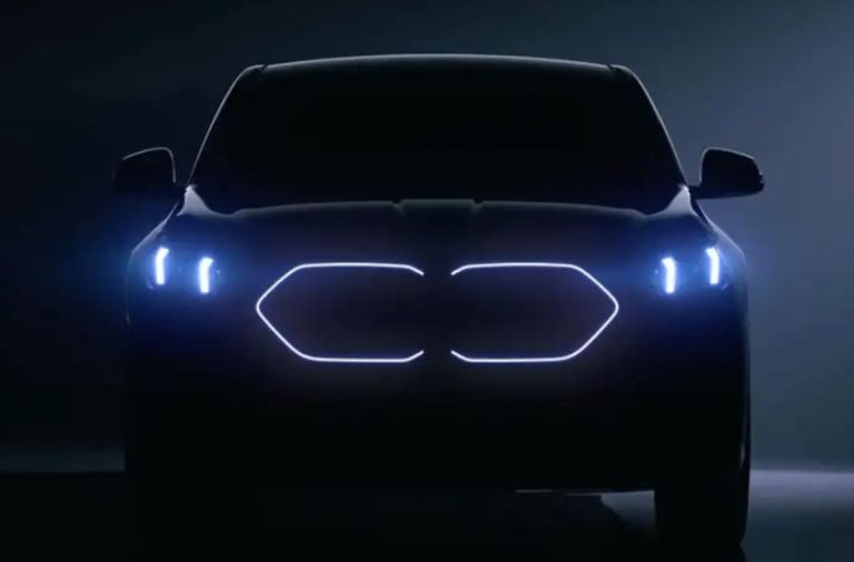 BMW pirmoreiz sniedz ieskatu jaunās paaudzes X2, auto saņems izgaismotu radiatora resti