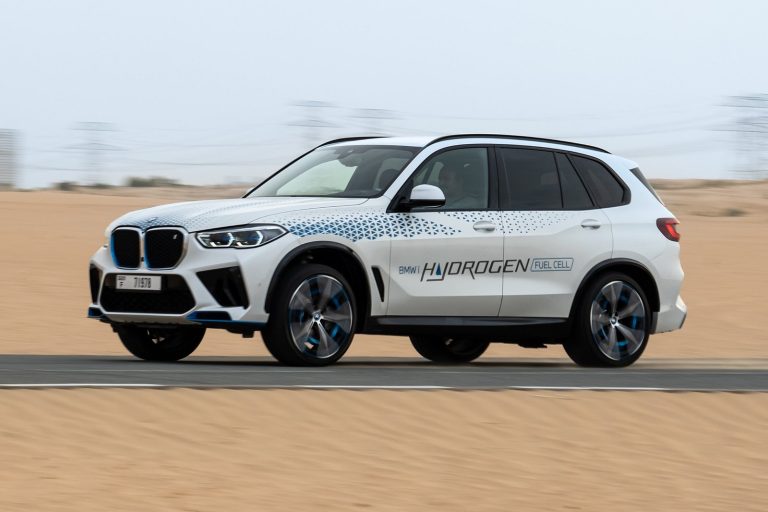 Jaunais BMW iX5 būs pieejams gan kā elektroauto, gan arī kā ūdeņraža auto