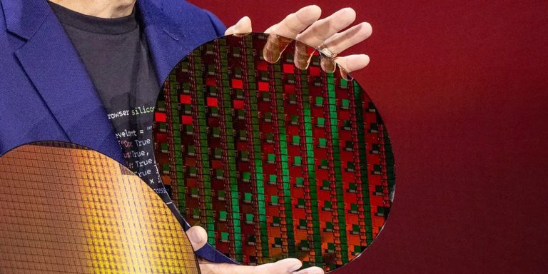Nvidia Trampa tarifu dēļ, iespējams, izmantos Intel 1.8 nm ražotnes