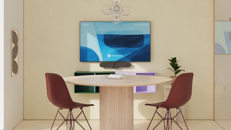 “Logitech Rally Bar Huddle” kamera – jauna videokonferenču kvalitāte nelielās telpās
