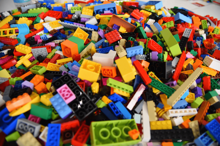 “LEGO” tomēr atteicies no plāna veidot klucīšus no otrreizēji pārstrādātas plastmasas