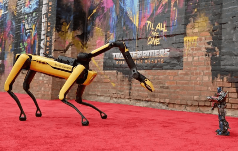 “Boston Dynamics” robotsuns spēj atdarināt dažādas personības, pateicoties “ChatGPT” (video)