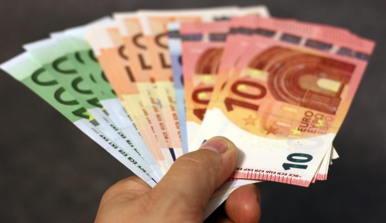 Stiprinās iedzīvotāju digitālo finanšu pratību un noturību pret finanšu krāpšanu