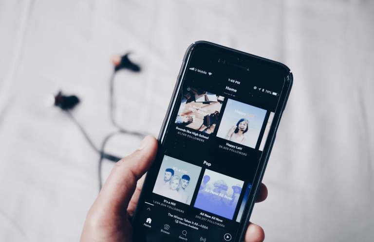 “Spotify” mūziķiem nemaksās par dziesmām, kuras atskaņotas mazāk kā 1000 reizes