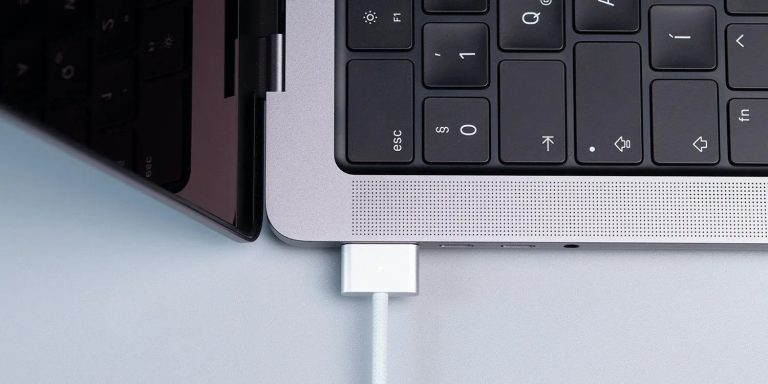 Jaunākie Mac datori spēs noteikt mitruma klātbūtni USB-C pieslēgvietā