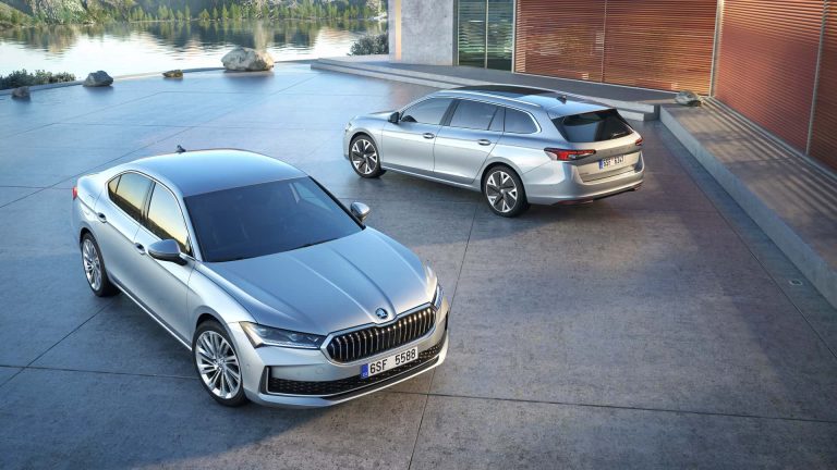 Škoda prezentē jaunās paaudzes Superb