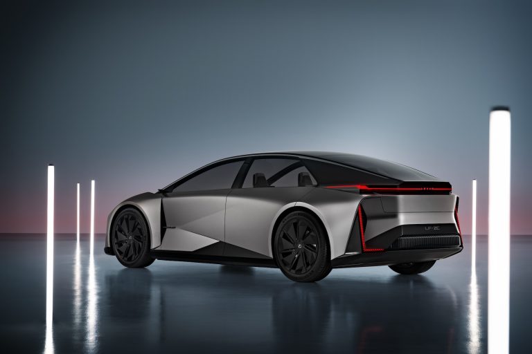 Lexus atklāj, kad un kā pilnībā kļūs tikai par elektromobiļu ražotāju