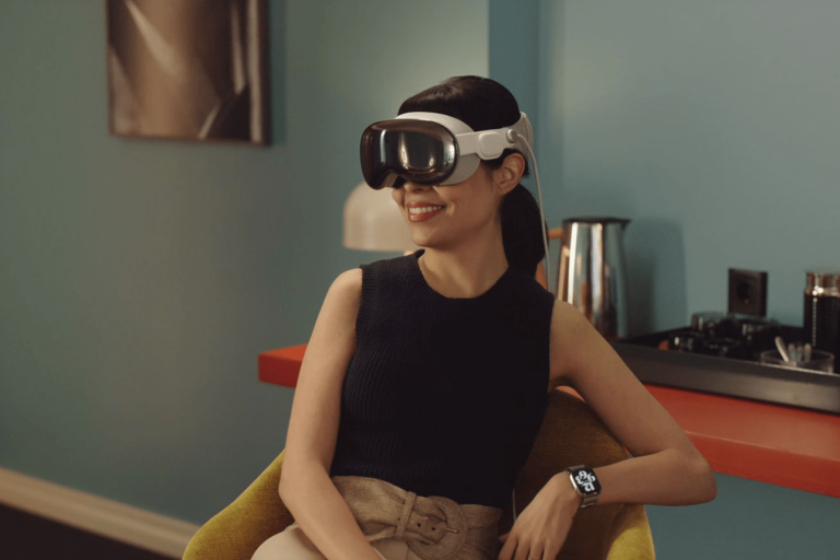 “Apple Vision Pro” jauktās realitātes brilles pārdošanā varētu nonākt februārī