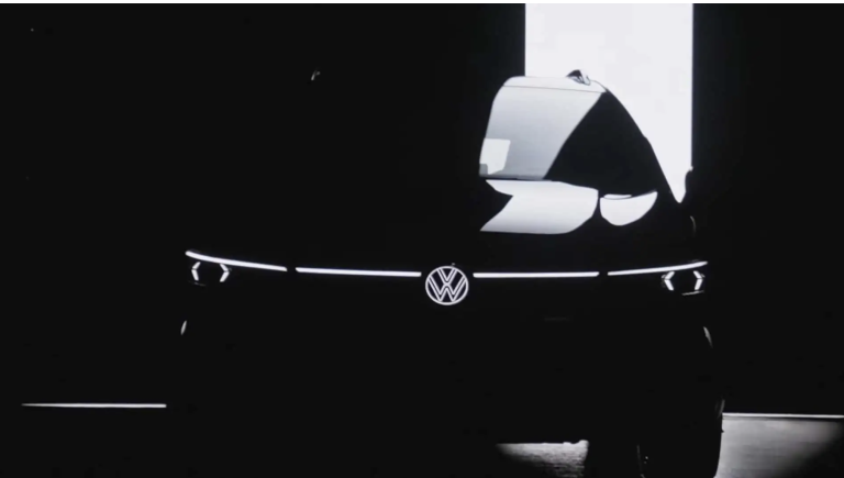 Volkswagen kacina ar pirmo modernizētā Golf 8 attēlu