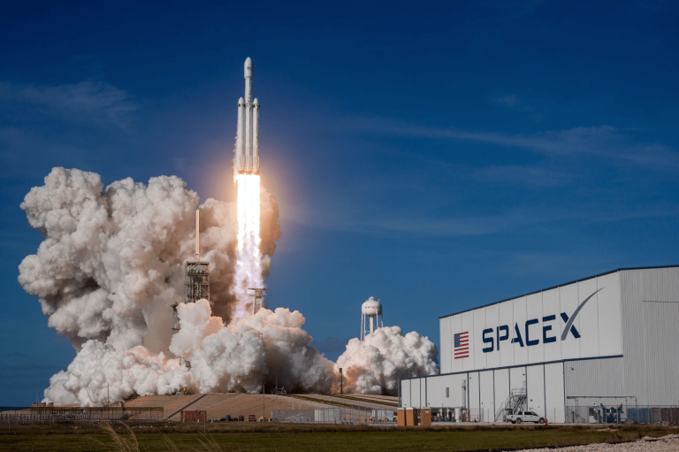 “SpaceX” uzstādīs jaunu “Falcon” raķešu palaišanas gada rekordu