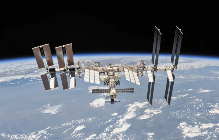 NASA arī turpmāk sadarbosies Krieviju, lai nogādātu astronautus uz Starptautisko kosmosa staciju