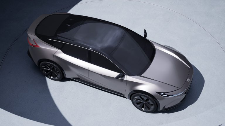 Toyota Sport Crossover Concept piesaka jaunu akumulatora elektromodeli Eiropai