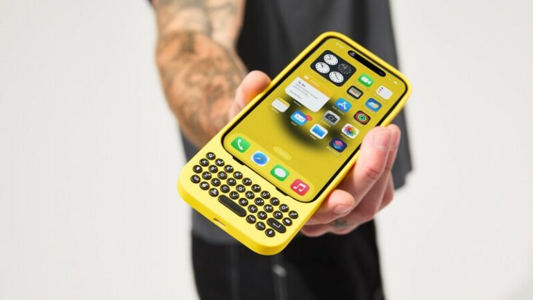 CES 2024 laikā tiks demonstrēts iPhone vāciņš ar fizisku tastatūru