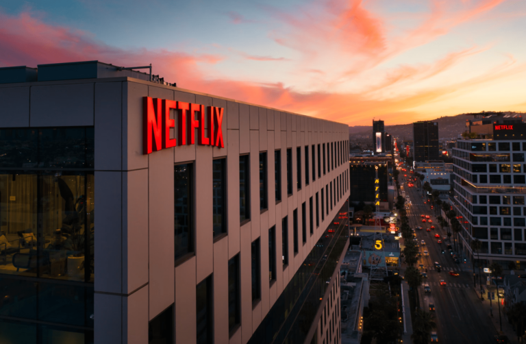 “Netflix” sāk atteikties no sava lētākā abonementa plāna bez reklāmām