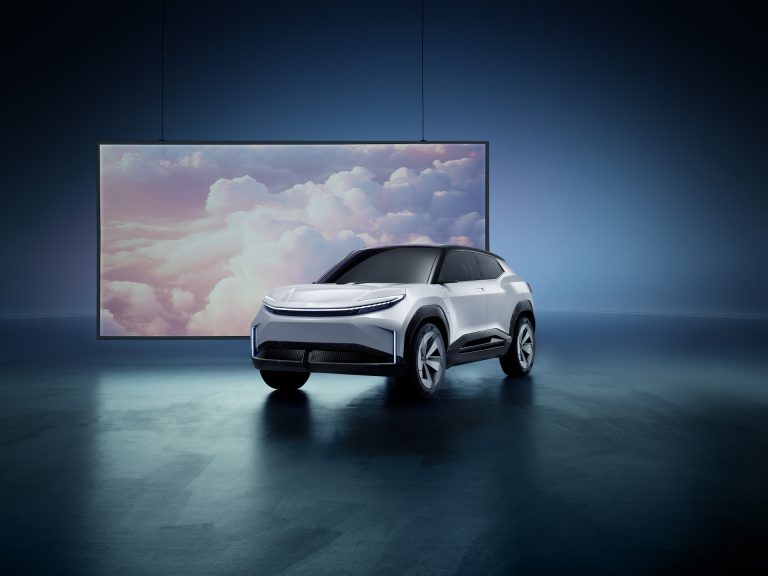 Toyota atklāj jaunu Eiropas tirgum domātu elektrisko Urban SUV
