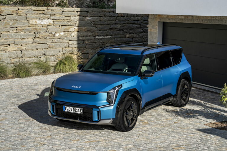 Janvārī debitēs KIA EV9 GT, tiek solīti arī plašāk pieejami elektroauto