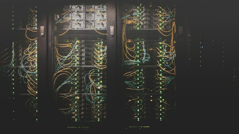 Aicina studentus stiprināt spējas radīt inovatīvus digitālos risinājumus, ar superdatoru risinot industrijas izaicinājumus 