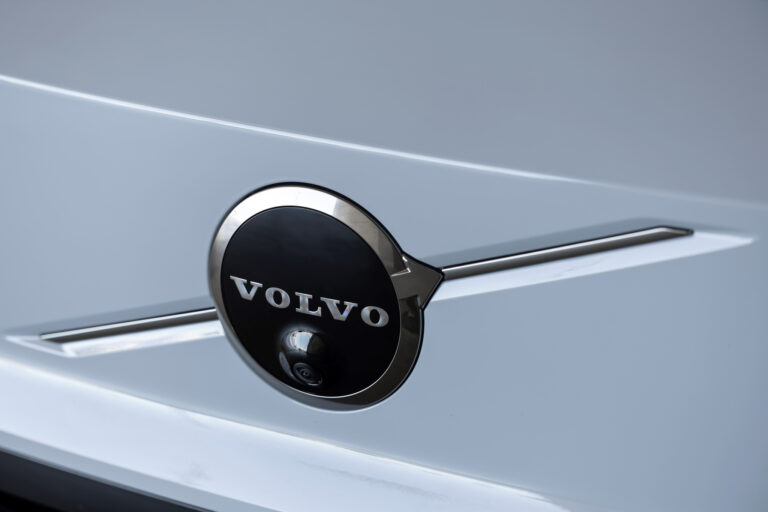 Volvo aizvadījis lielisku gadu, gandrīz puse pārdoto auto ir elektrificēti