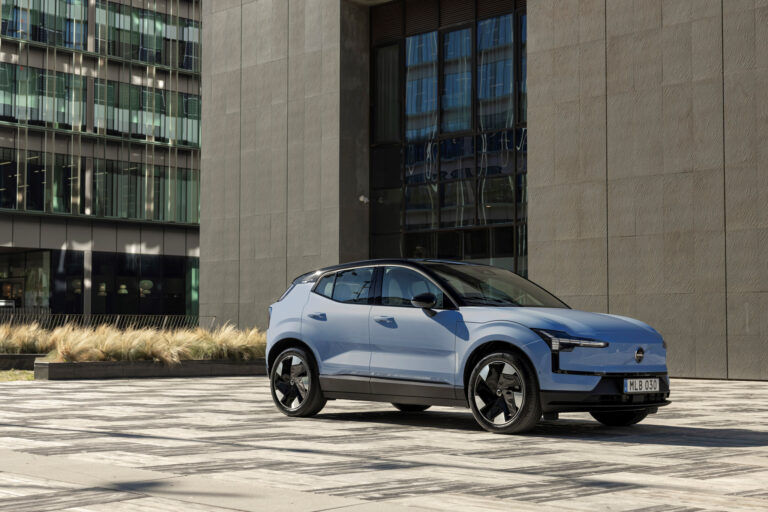 “Volvo” gatavo lētāku, pieejamāku “EX30” krosovera versiju