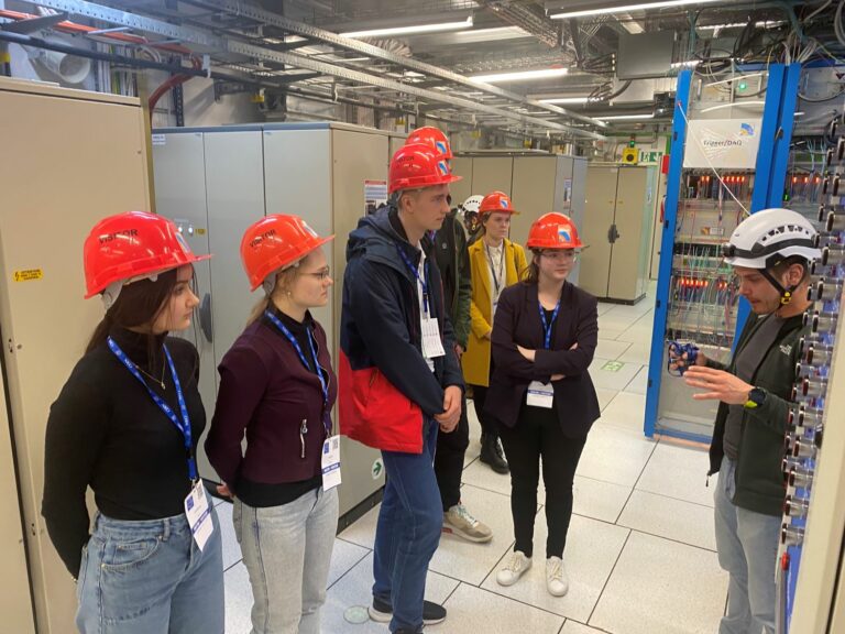 Vidusskolēnus aicina pieteikties Ēnu dienai CERN, Šveicē