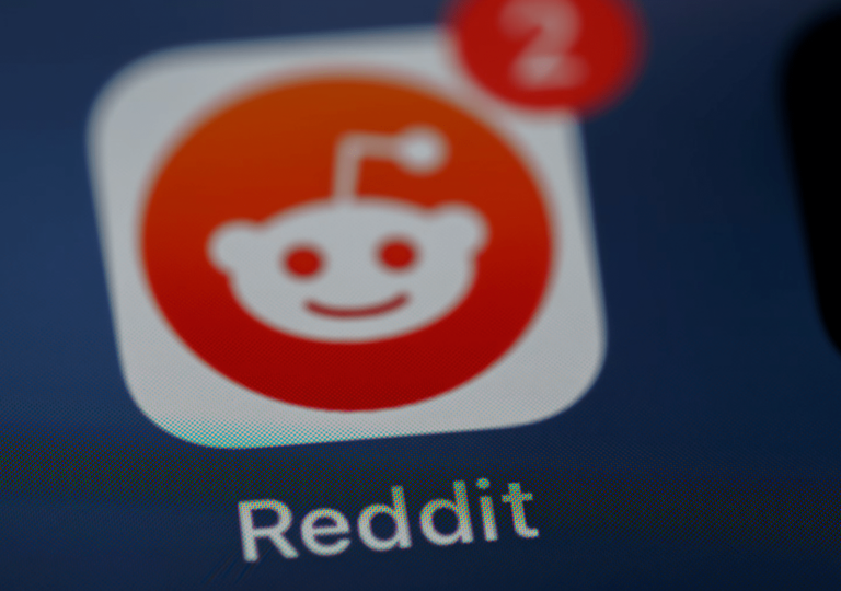 “Reddit” kļūs par publisku kompāniju