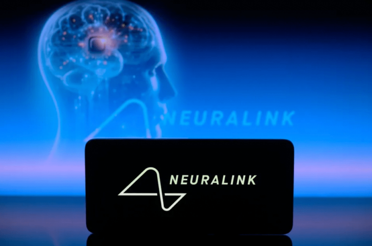Pirmais “Neuralink” pacients demonstrē, kā ar prātu spēj spēlēt šahu