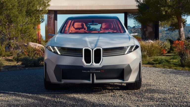 BMW skaidro, kāpēc jaunā Neue Klasse ēra sāksies ar krosoveru