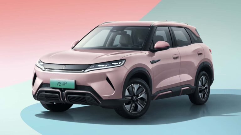 BYD sāk tirgot Yuan Up elektrisko krosoveru – tas maksā nieka 13 tūkstošus dolāru