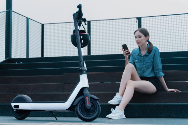 Ceļu satiksmē no 1. aprīļa drīkst pārvietoties tikai ar reģistrētu elektroskrejriteni