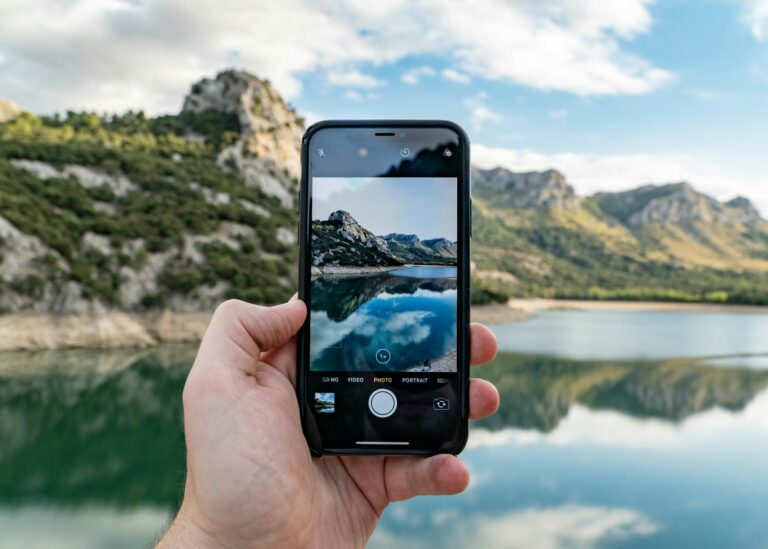 “iPhone Photography School” apgrozījums 2023. gadā audzis vairāk kā divas reizes, sasniedzot 14 miljonus eiro